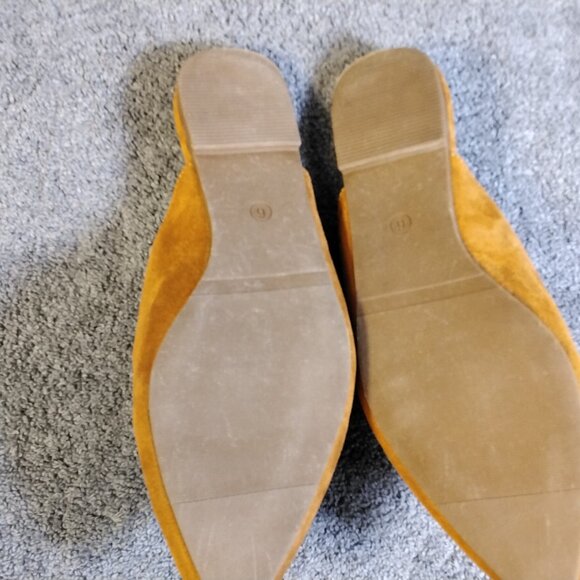 🥿 Juliet Holy Womens Size 6 Camel Suede Loafers Gold Chain Pointed Toe Mules - Picture 9 of 10